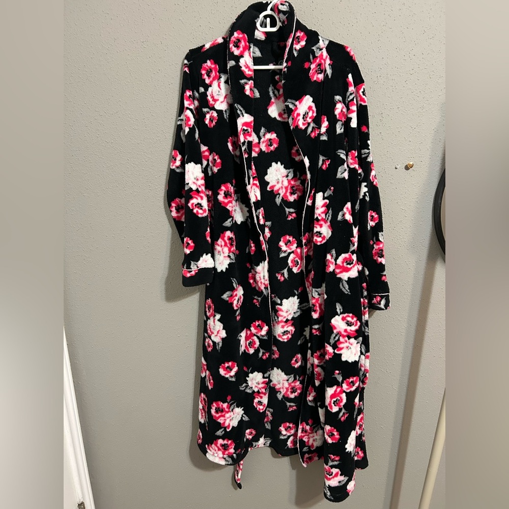 Laura Ashley Black and Pink Floral Robe